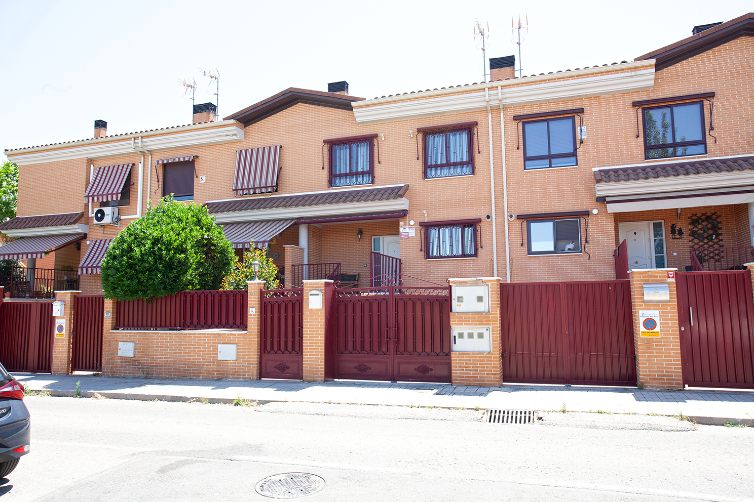 Chalet adosado cuatro dormitorios y tres baños zona los villares